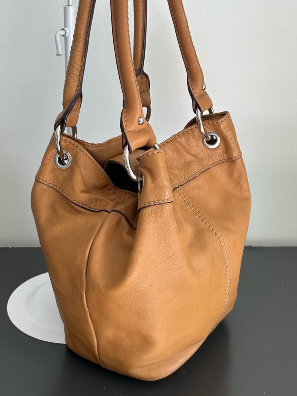Tignanello Tan Leather Hobo Shoulder Bag Soft Pebbled Slouchy Everyday Purse - Picture 5 of 11